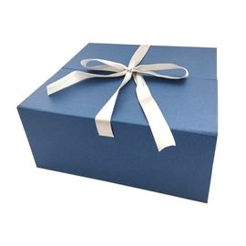 Handmade Gift Packaging Boxes Magnet Cardboard Digital Offset Printing With Ribbon
